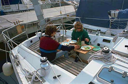 Обед на палубе яхты Elizabeth