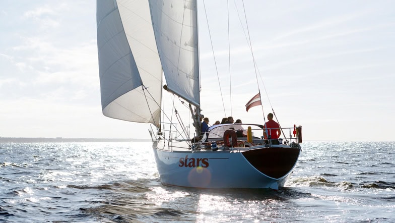 Jahta Stars pieturēta pie piestātnes