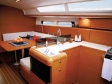 Jahtas Sun Odyssey 409 salonā