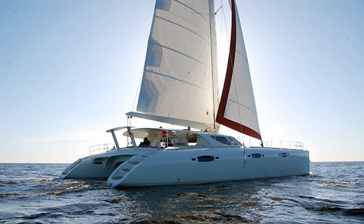 Катамаран Wild Cat 65 на побережье Катамаран Wild Cat 65 на побережье