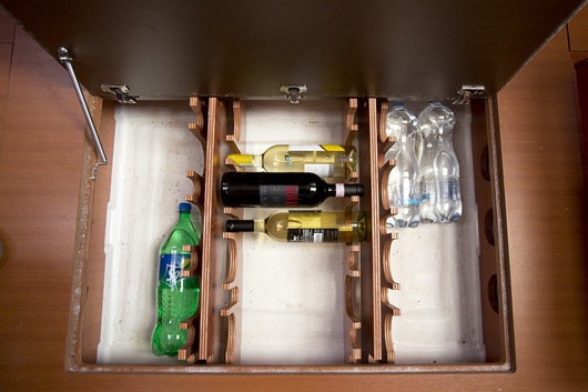 Винный погреб на Dufour 405 Grand Large Винный погреб на яхте Hugo